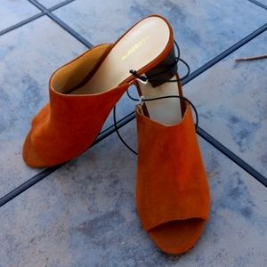 Bin 19. Liz Claiborne shoes